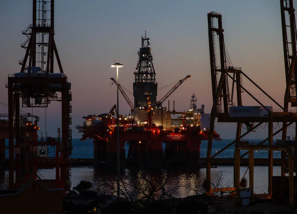 Oil and gas platform – dangerous goods transport