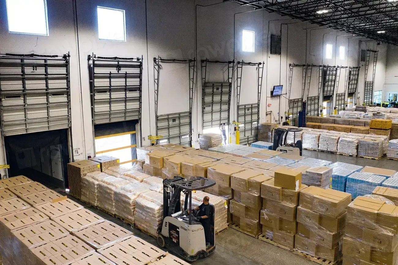 Warenumschlag und Verladung im Speed-Logistics-Ablauf